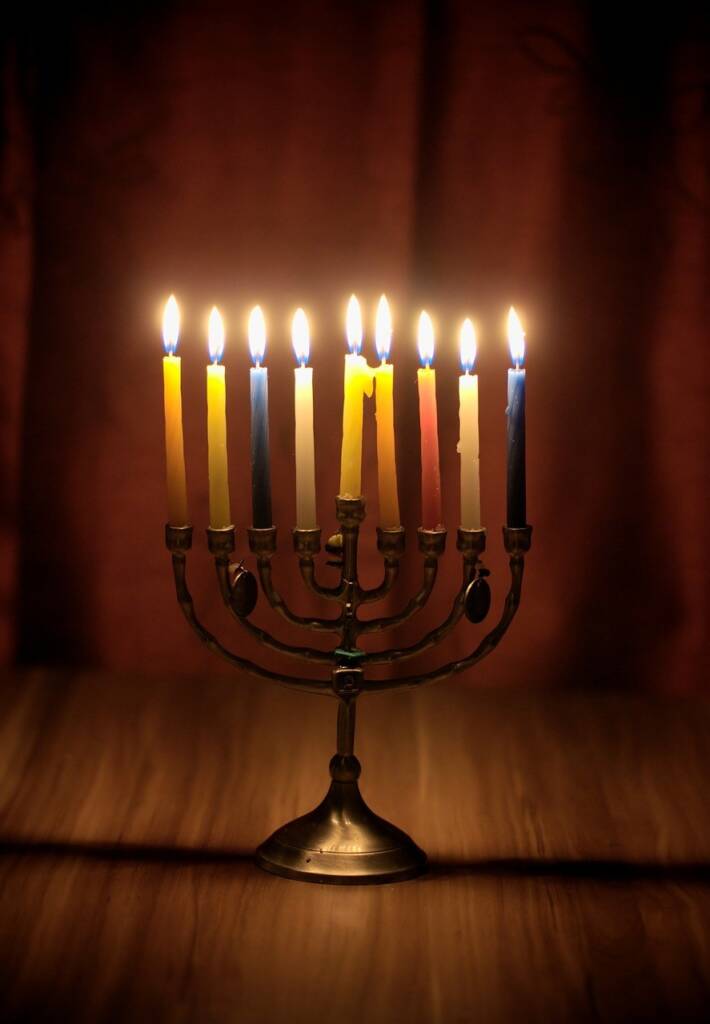 Lit Menorah